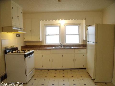 421 8th St, Mountain Home, AR 72653 photo 3