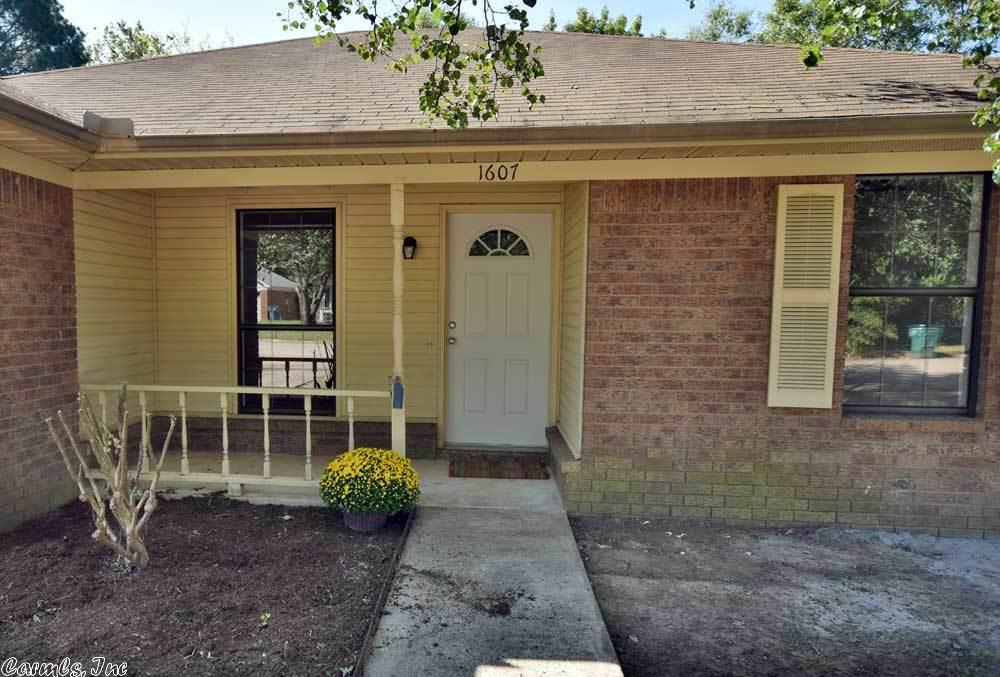 1607 Rushing Cir, Conway, AR 72032 photo 4