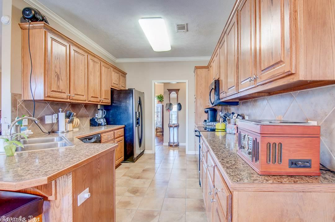 1620 Hosta, Conway, AR 72034 photo 9