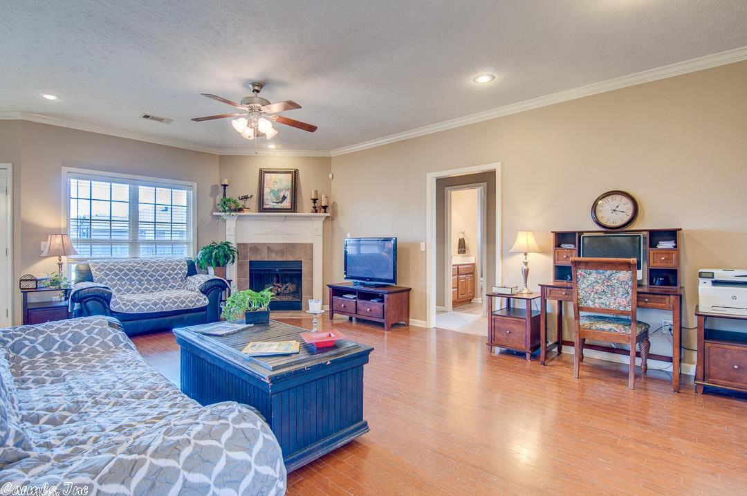 1620 Hosta, Conway, AR 72034 photo 3