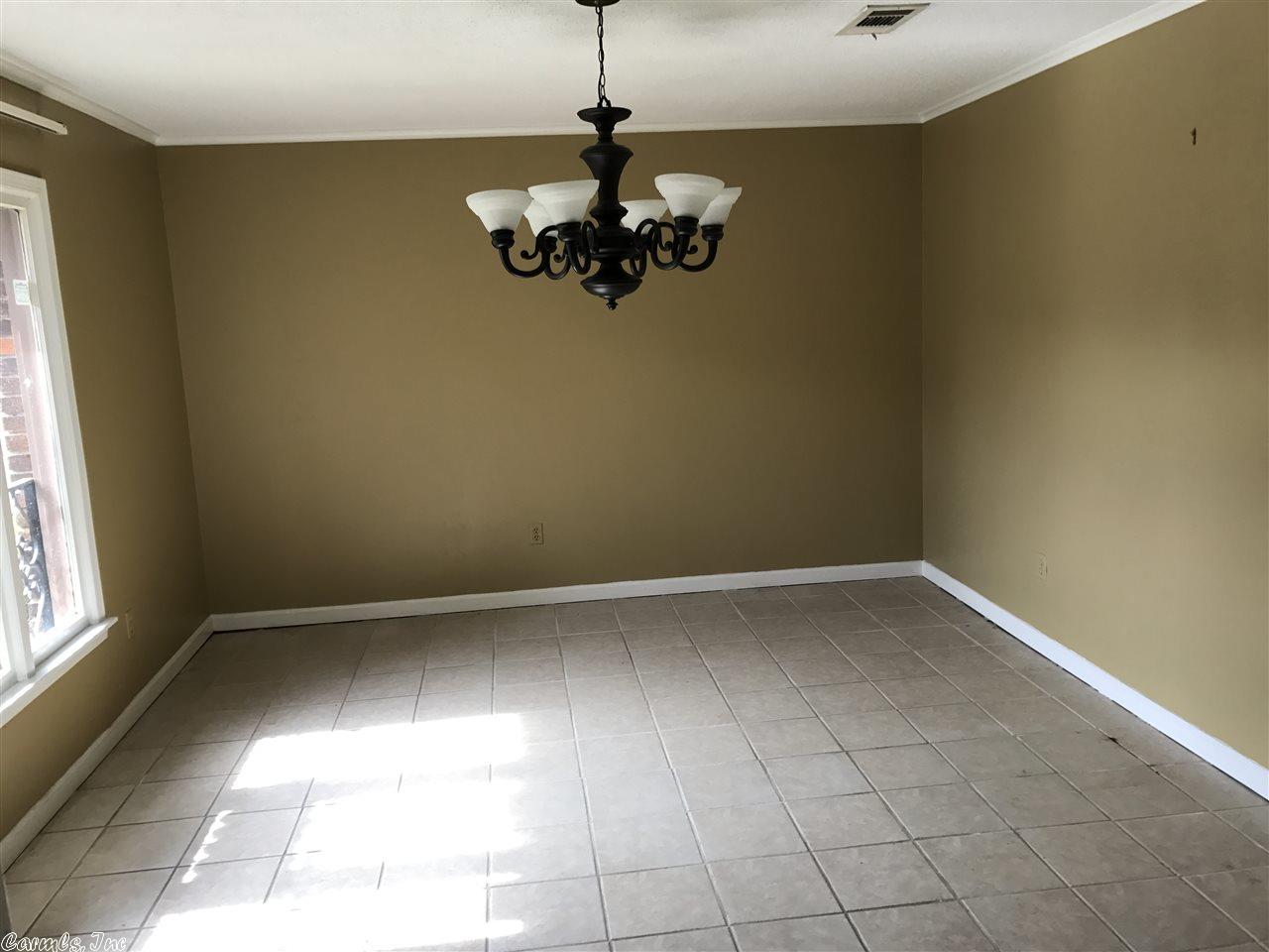 17 Smugglers Ln, Pine Bluff, AR 71603 photo 2