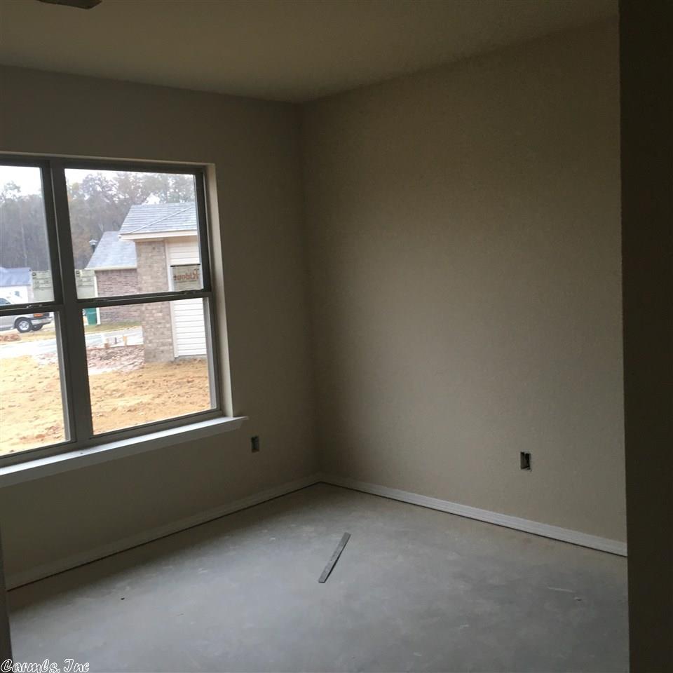 304 Crossing Ct, Bryant, AR 72022 photo 3