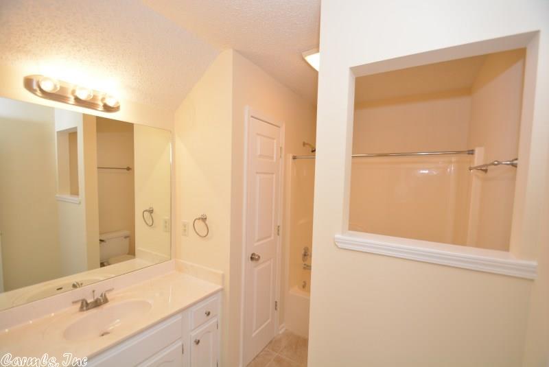 3 Alberta Cv, Maumelle, AR 72113 photo 2