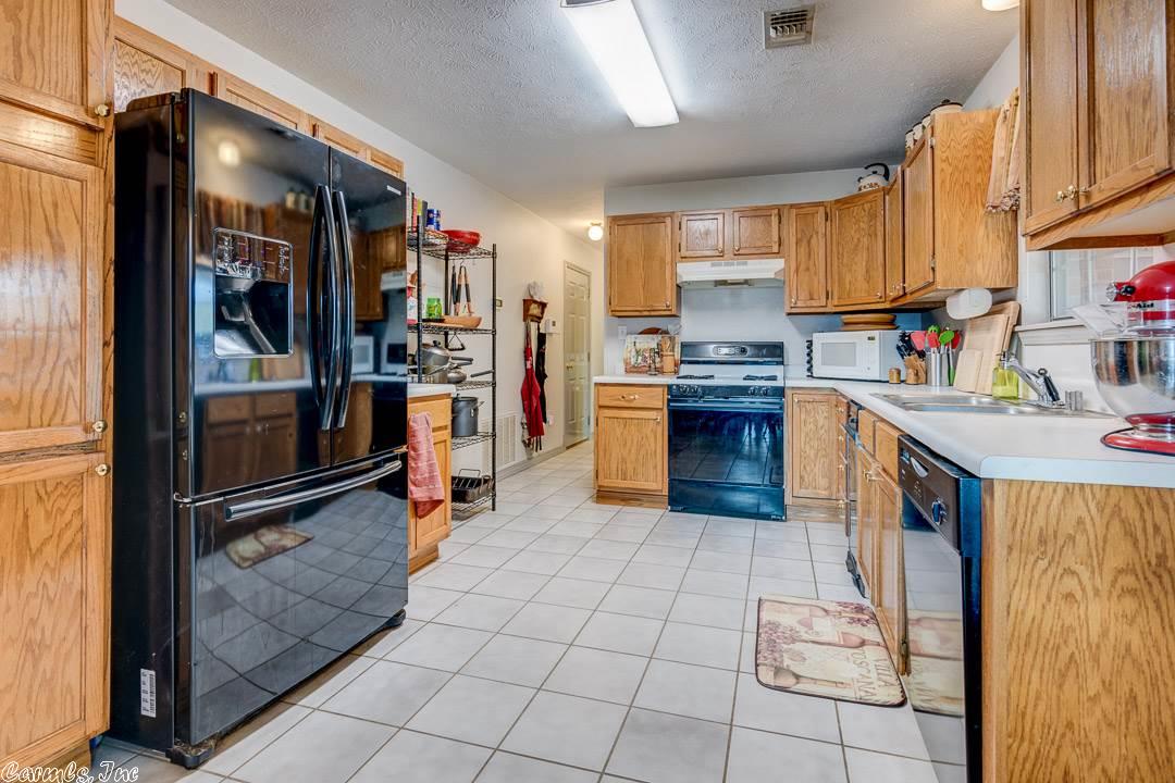 1690 Highpoint, Conway, AR 72034 photo 9