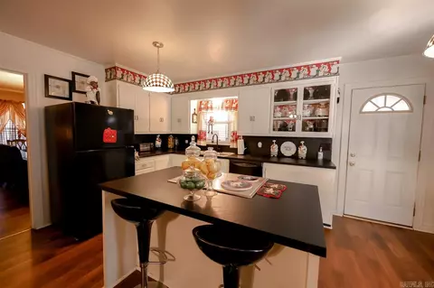327 Sharp Ave, Camden, AR 71701 photo 4