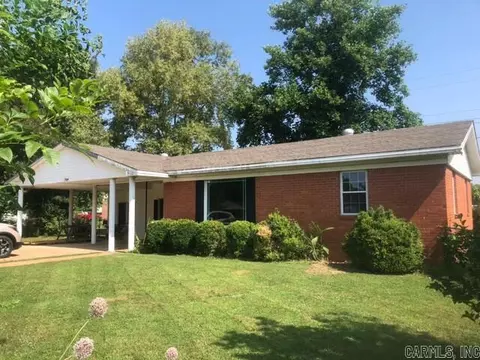 704 Circle Dr, Walnut Ridge, AR 72476 photo 1