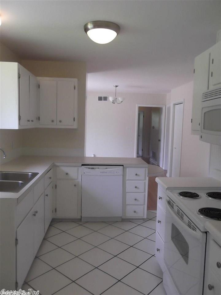 2229 Independence, Conway, AR 72034 photo 4