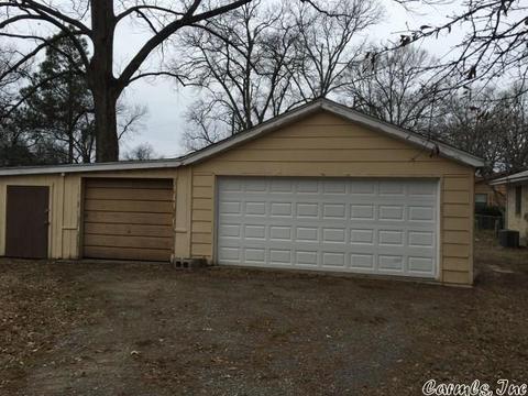 427 E 3rd St, Lonoke, AR 72086 photo 2