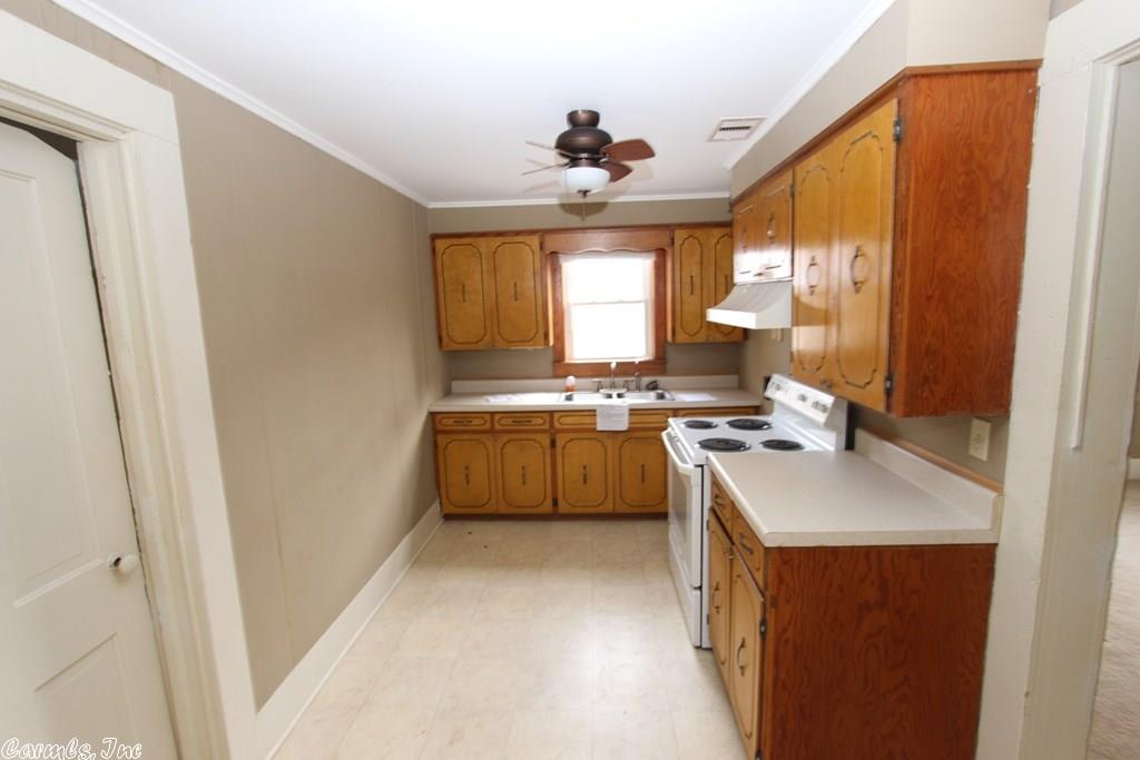 516 1st St, Conway, AR 72032 photo 9