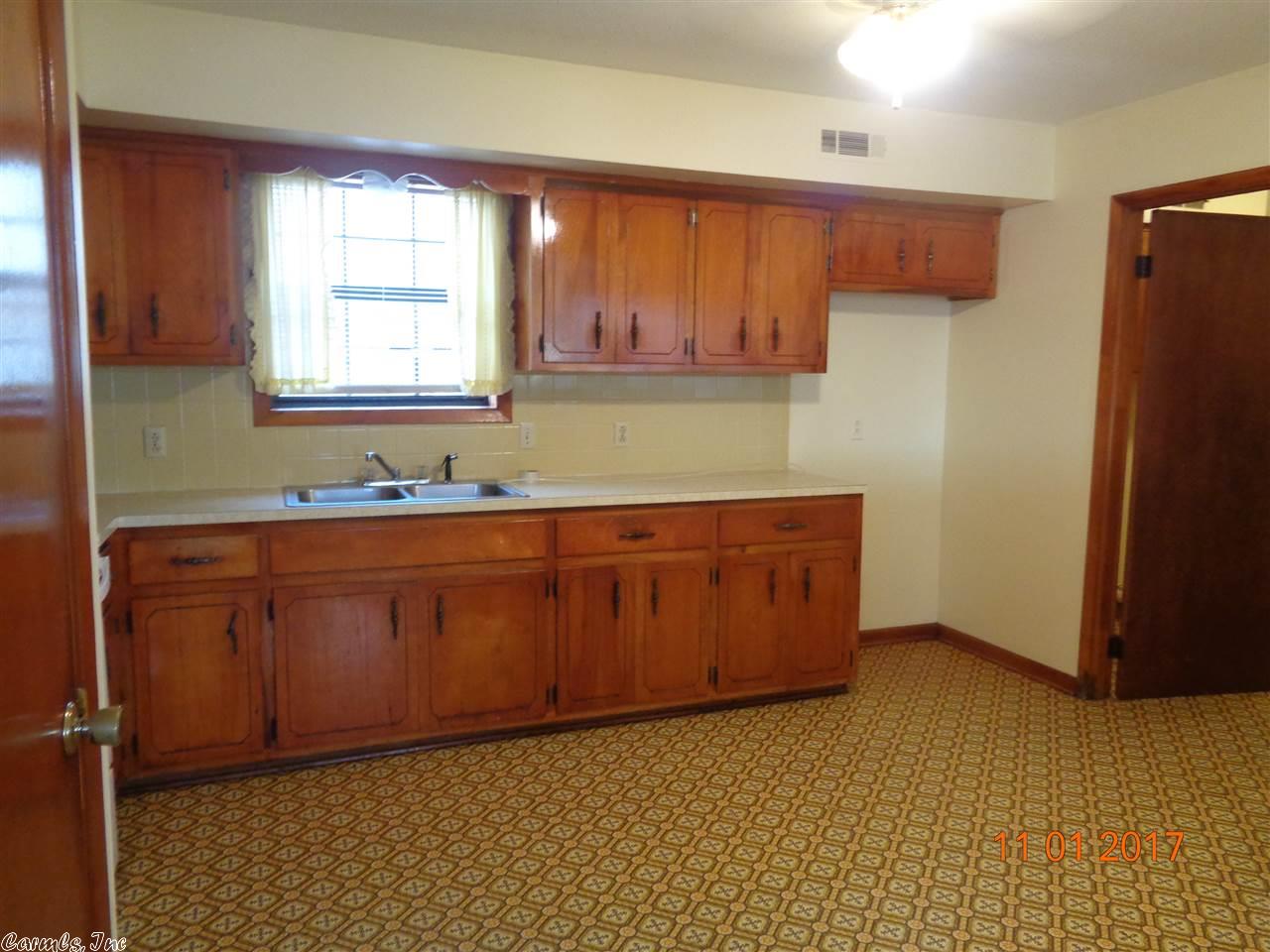 811 E 8th St, Rector, AR 72461 photo 6