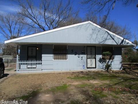 3207 Jonquil St, Pine Bluff, AR 71603 photo 1