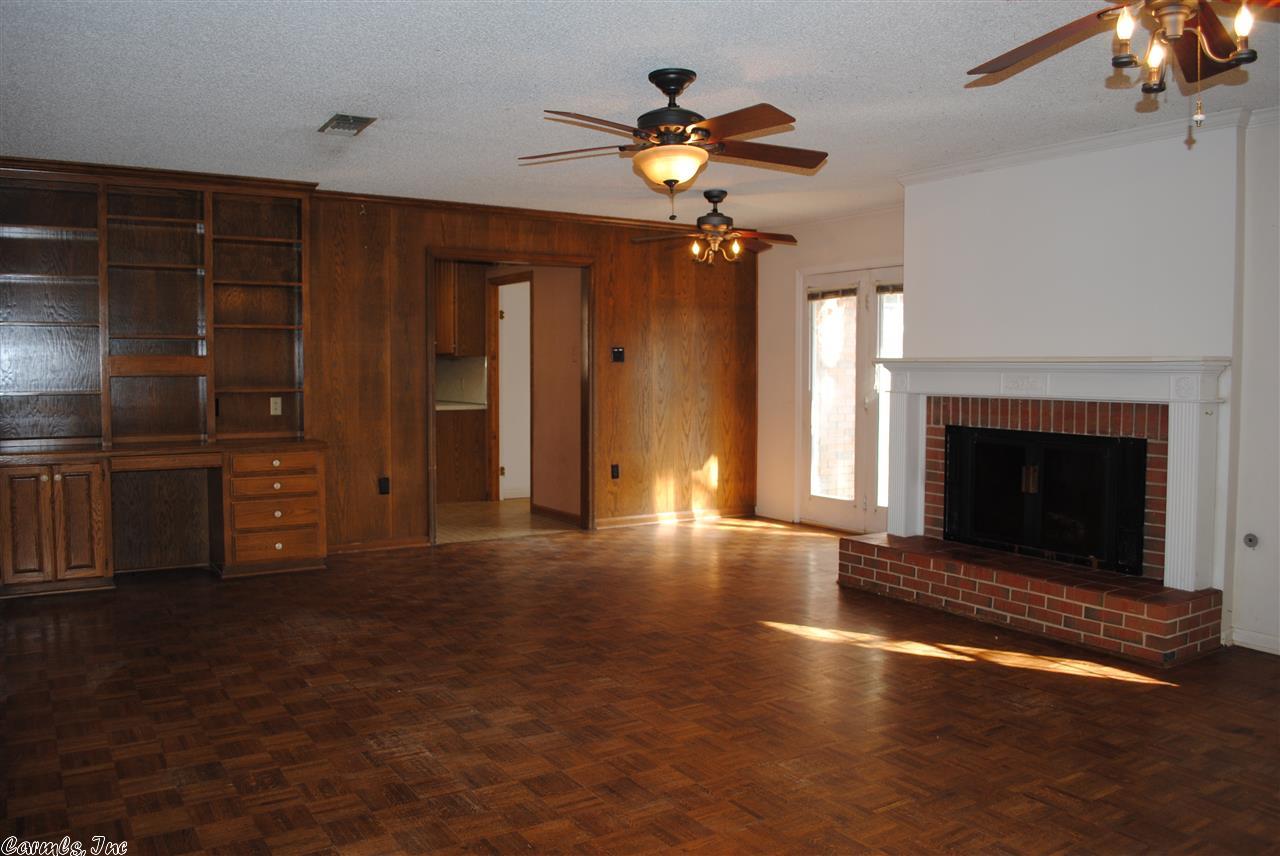 140 Locust Street St, Conway, AR 72034 photo 4
