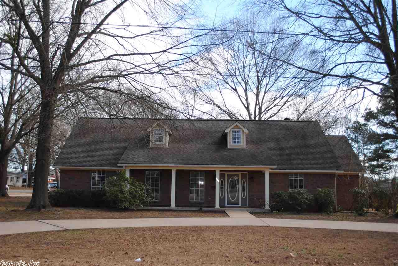 140 Locust Street St, Conway, AR 72034 photo 1