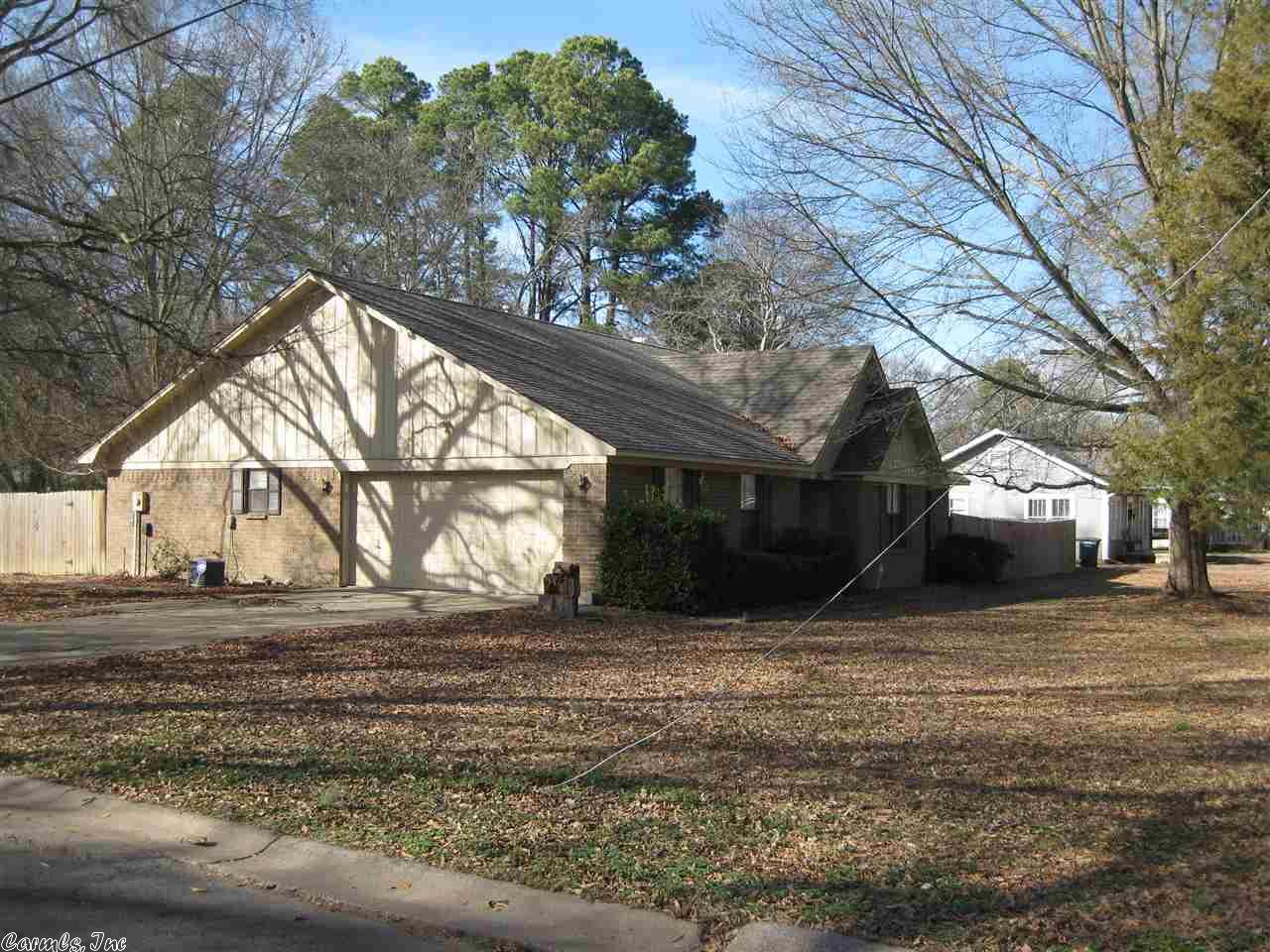 201 Locust, Conway, AR 72034 photo 2