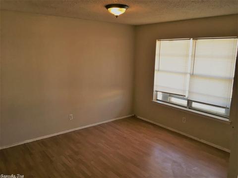 111 Briarfield Cv, Jacksonville, AR 72076 photo 3