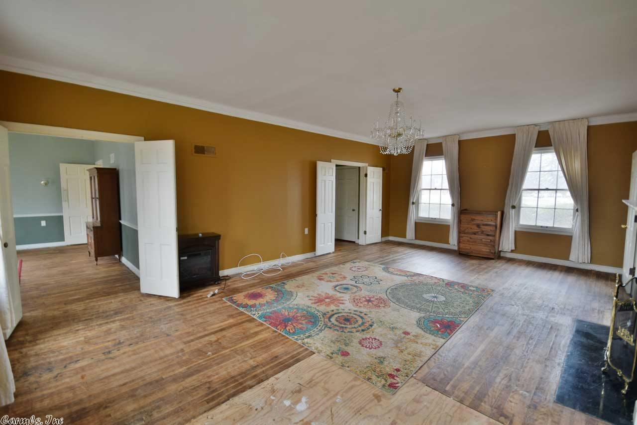 318 E Front St, Lonoke, AR 72086 photo 9