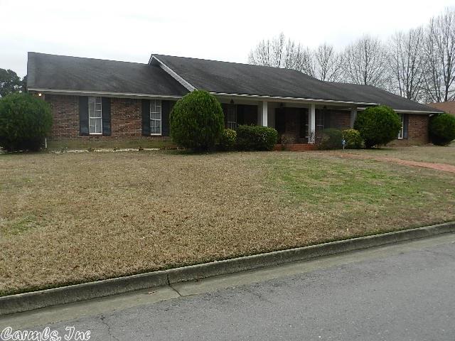 18 Foxcroft Ln, Pine Bluff, AR 71603 photo 1