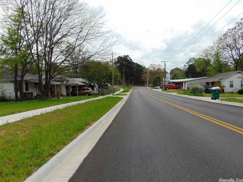 621 Lillian St, Benton, AR 72015 photo 2