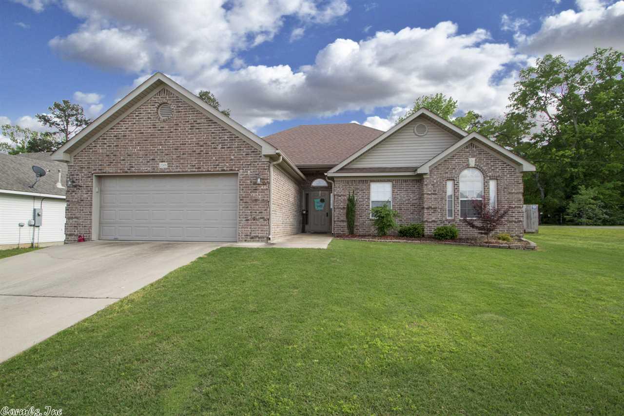 2201 Henry, Bryant, AR 72022 photo 2