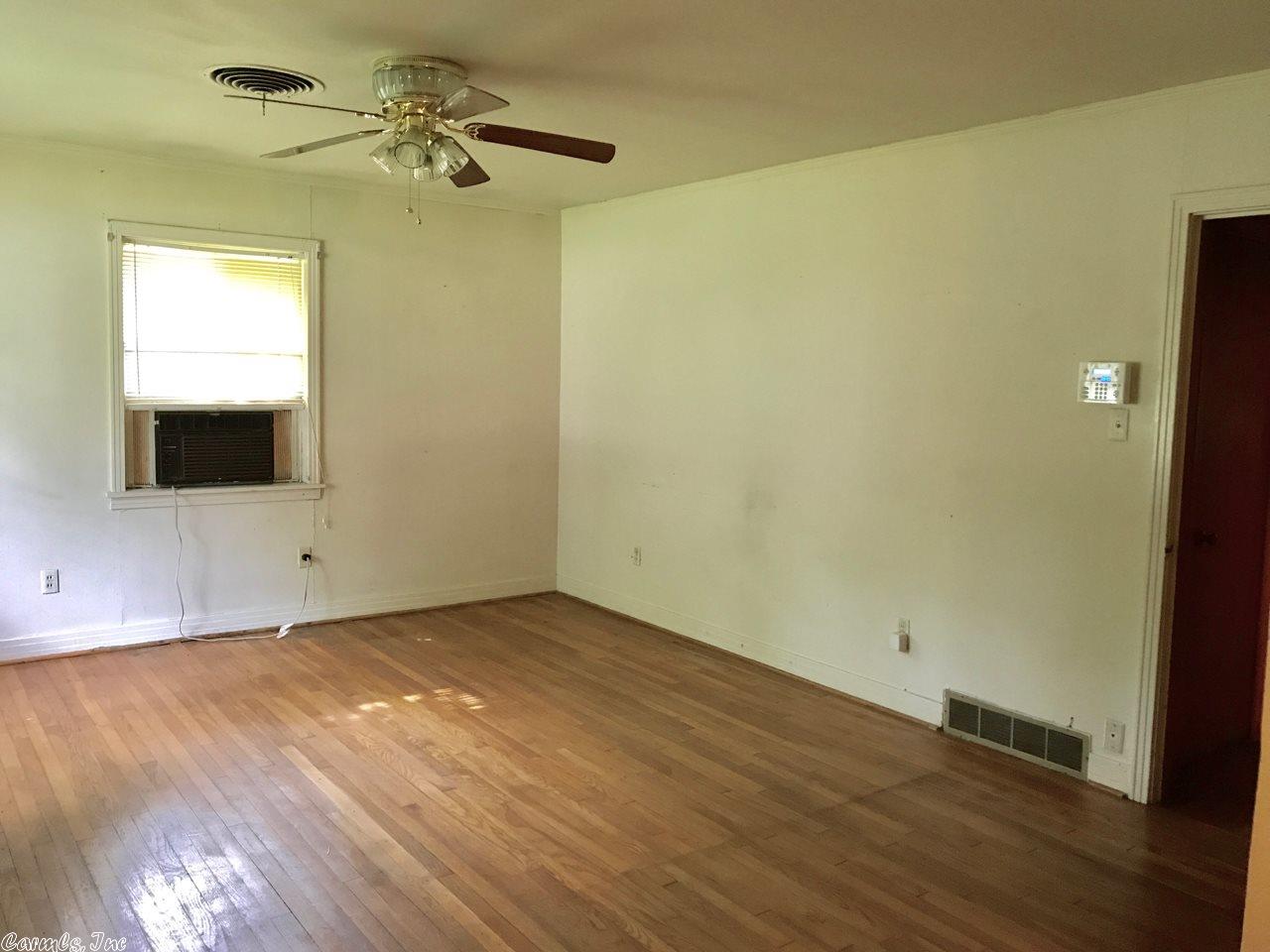 1406 Bruce, Conway, AR 72034 photo 4