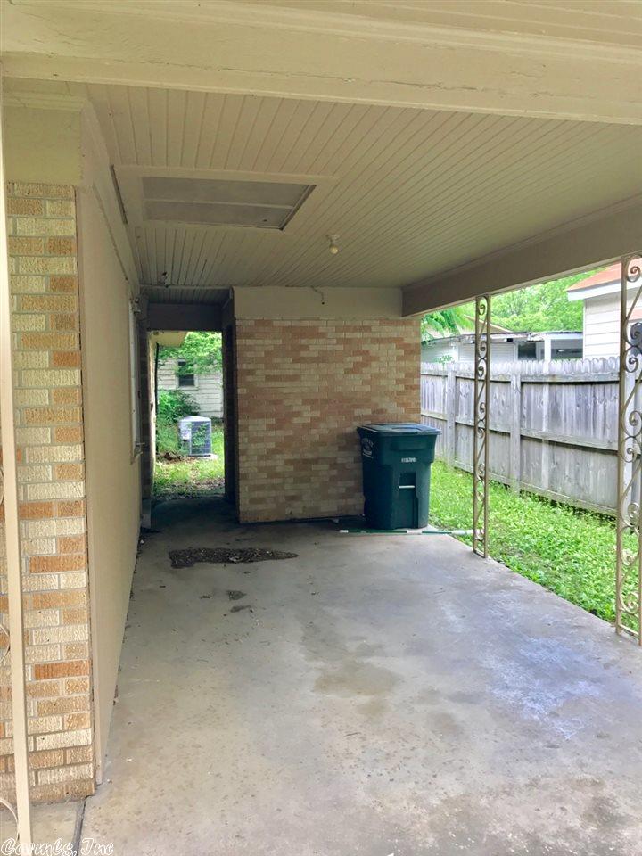 1406 Bruce, Conway, AR 72034 photo 2