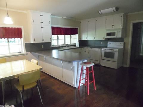402 E Cedar Street St, Warren, AR 71671 photo 4