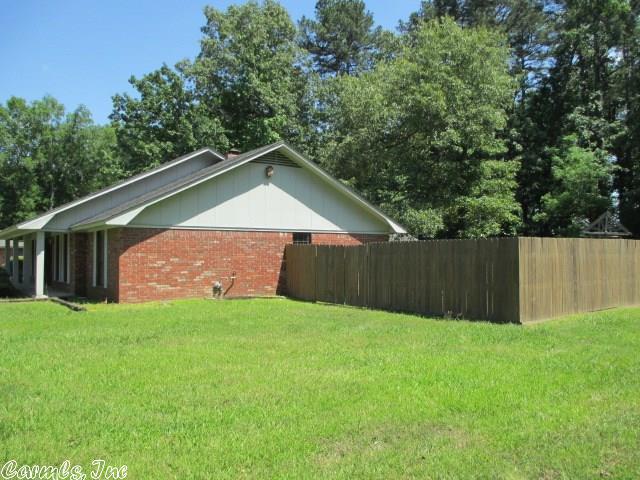 1106 Fairway Dr, Pine Bluff, AR 71603 photo 3