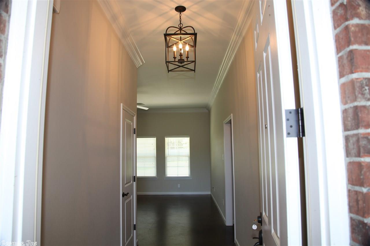 327 Michelle Dr, Benton, AR 72015 photo 2