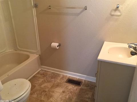 702 Burton St, Benton, AR 72015 photo 9