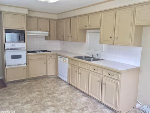 702 Burton St, Benton, AR 72015 photo 4