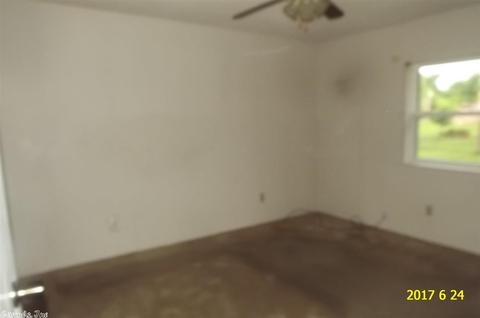2814 W 8th Ave, Pine Bluff, AR 71603 photo 4