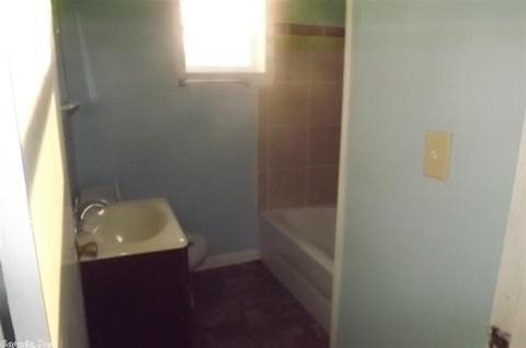 2814 W 8th Ave, Pine Bluff, AR 71603 photo 5