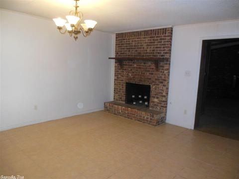 8243 Spring Lk, Pine Bluff, AR 71603 photo 2