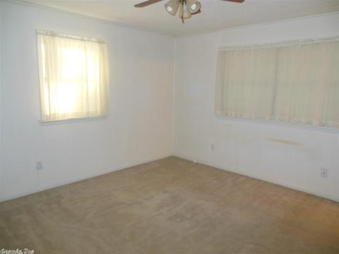 8243 Spring Lk, Pine Bluff, AR 71603 photo 12