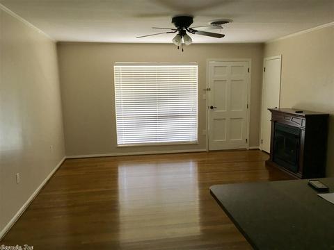 823 W Maple St, Benton, AR 72015 photo 3