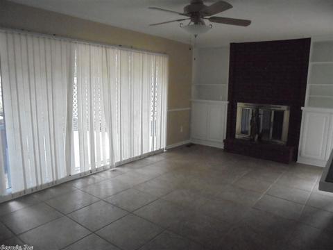 512 Greenbriar Dr, Pine Bluff, AR 71603 photo 3