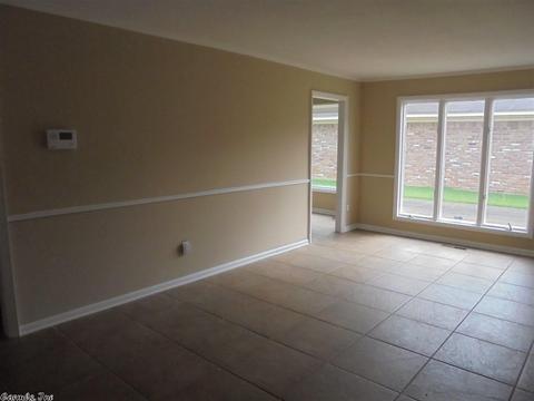 512 Greenbriar Dr, Pine Bluff, AR 71603 photo 2