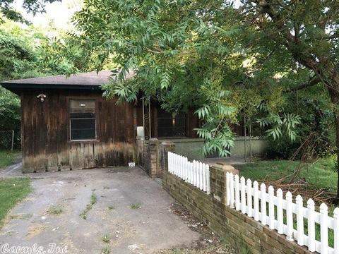 607 Barrow Dr, Pine Bluff, AR 71601 photo 1