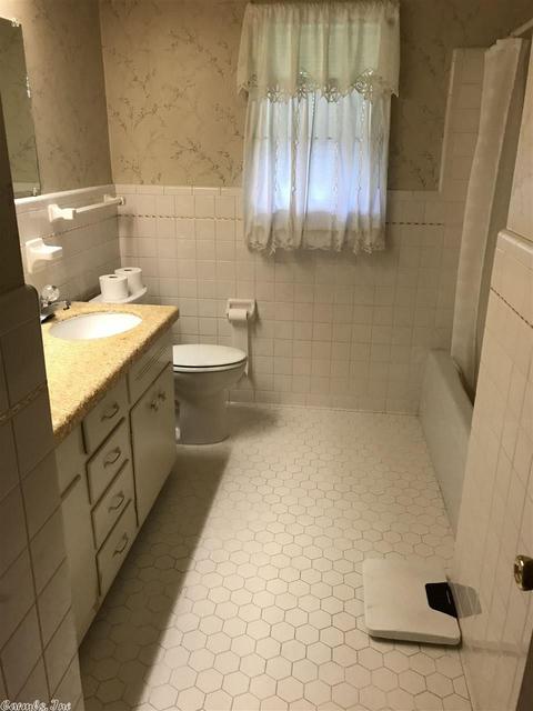 2000 W 42nd, Pine Bluff, AR 71603 photo 8
