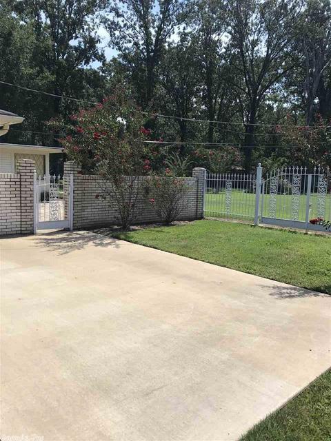 2000 W 42nd, Pine Bluff, AR 71603 photo 2
