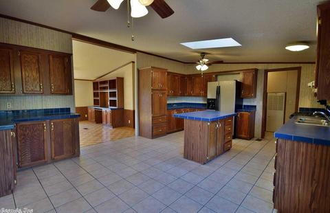 42 N Madrid, Conway, AR 72032 photo 15