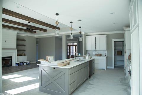 2033 Mohegan Trl, Benton, AR 72019 photo 6