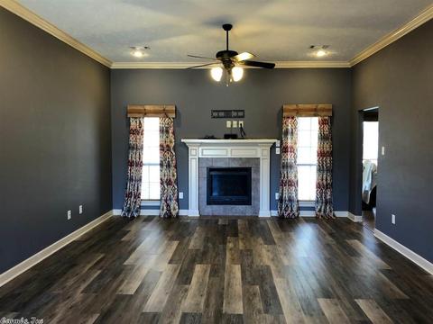 1445 Norbert Cir, Conway, AR 72034 photo 2