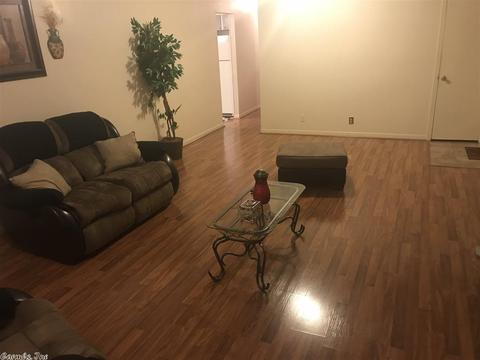2501 Avondale Dr, Pine Bluff, AR 71603 photo 4