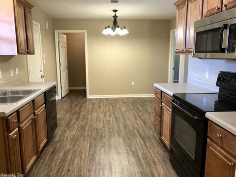 1304 Choate, Conway, AR 72032 photo 4