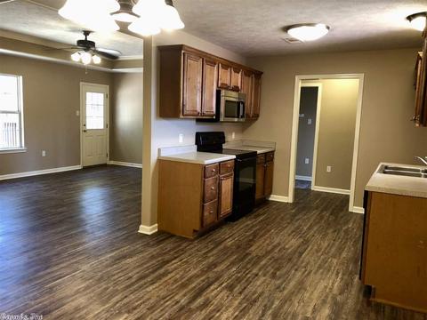 1304 Choate, Conway, AR 72032 photo 2