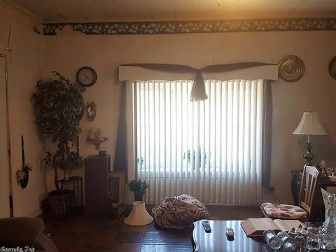 705 S Plum St, Pine Bluff, AR 71601 photo 2