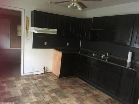 1606 W 9th Ave, Pine Bluff, AR 71603 photo 3
