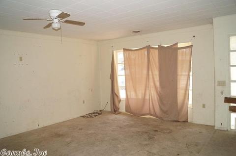 704 E Crowly St, Hazen, AR 72064 photo 3