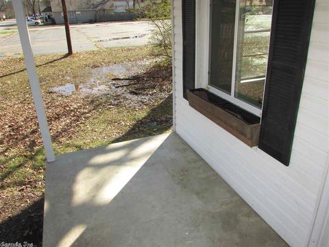 1523 Davis, Conway, AR 72034 photo 2